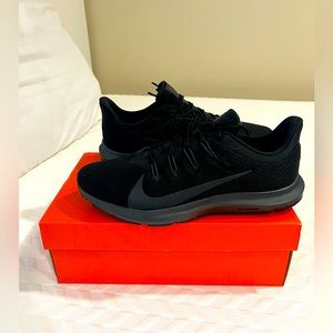 BRAND NEW Nike black tennis shoes size 11 M